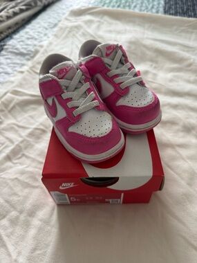 Nike Kids White and Pink Low-Top Sneakers